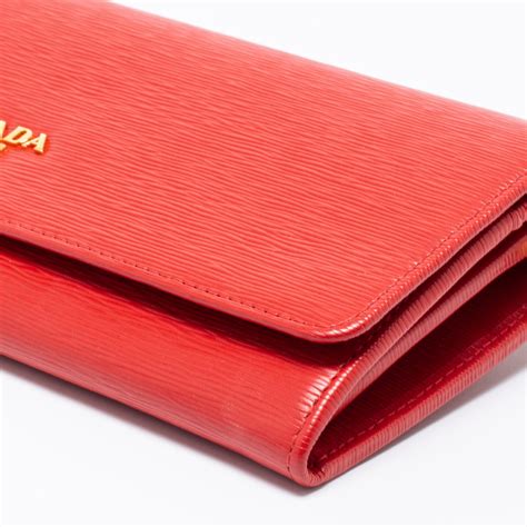 Prada Red Vitello Move Wallet on Chain 